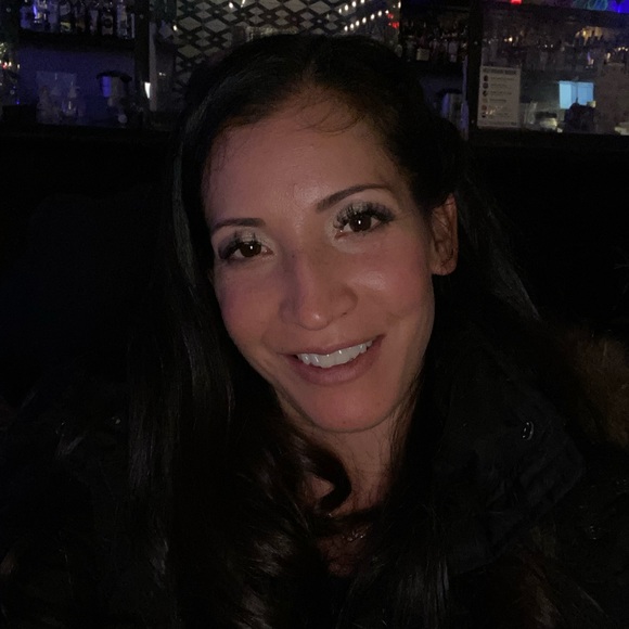 Meet your Posher, Caroline - Picture 1 of 1